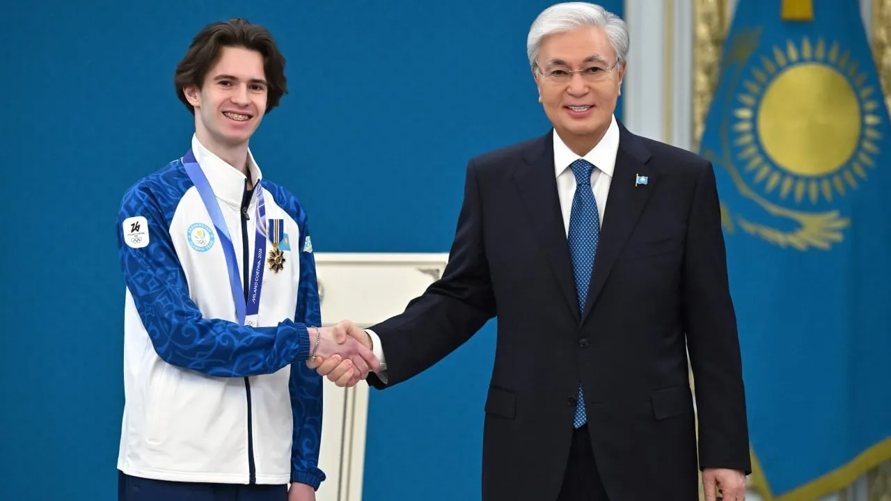 Касым-Жомарт Токаев наградил олимпийского чемпиона Михаила Шайдорова