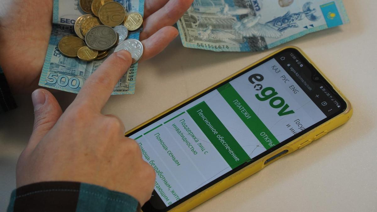 Сколько в среднем платят потерявшим работу казахстанцам