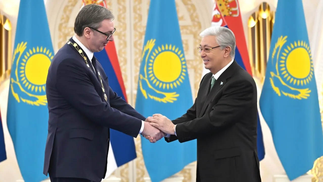 Токаев наградил президента Сербии орденом “Алтын Қыран”