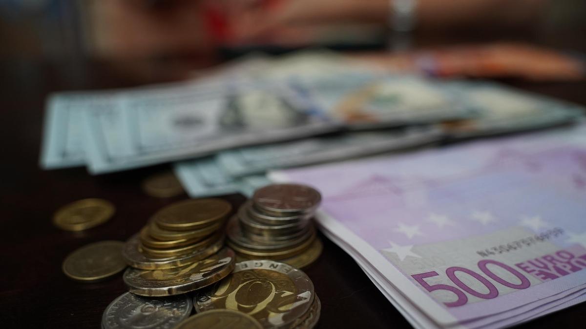 Тенге укрепился к концу февраля в Казахстане